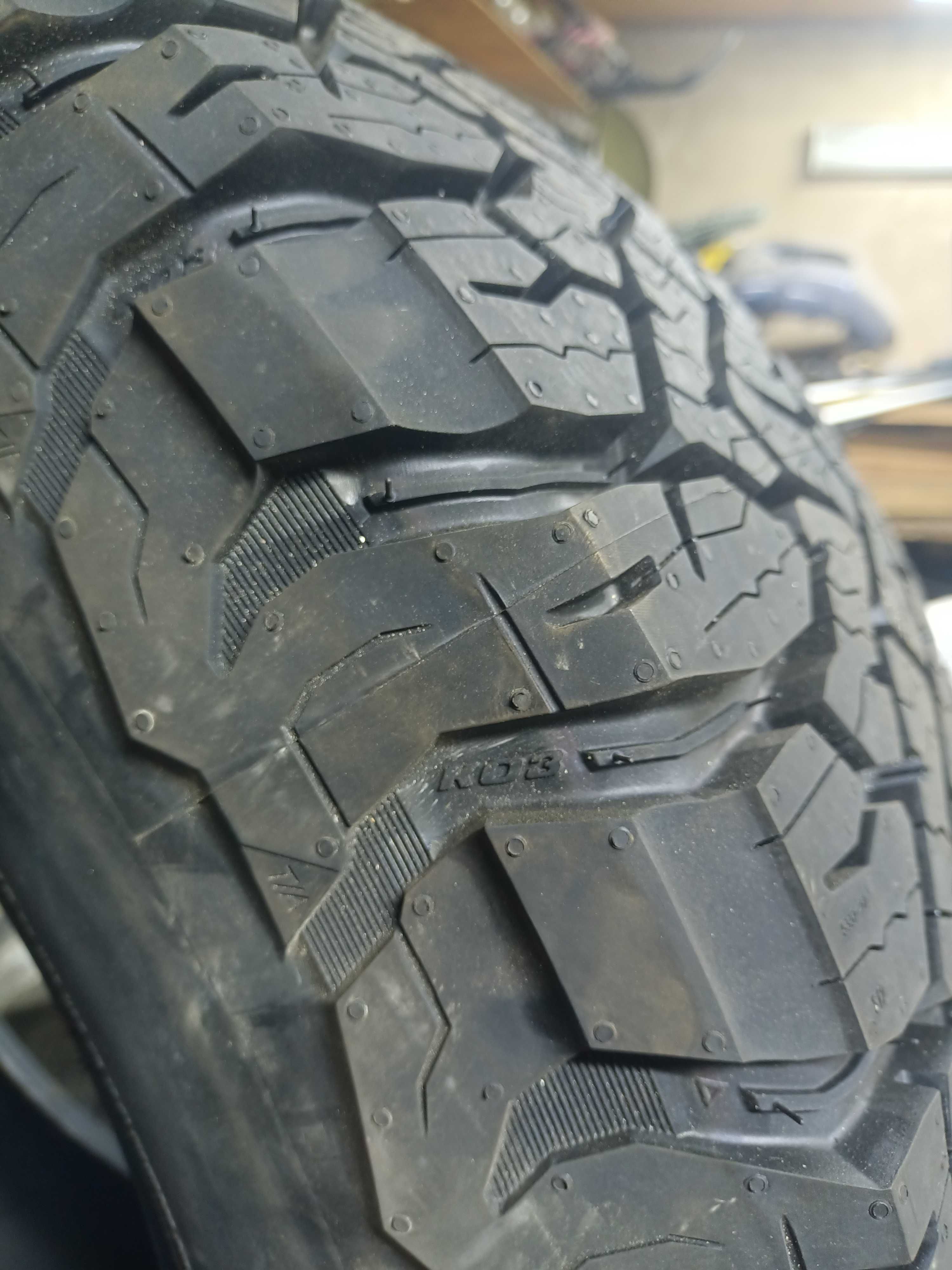 BFGoodrich All-Terrain T/A KO3 285/70 R17
