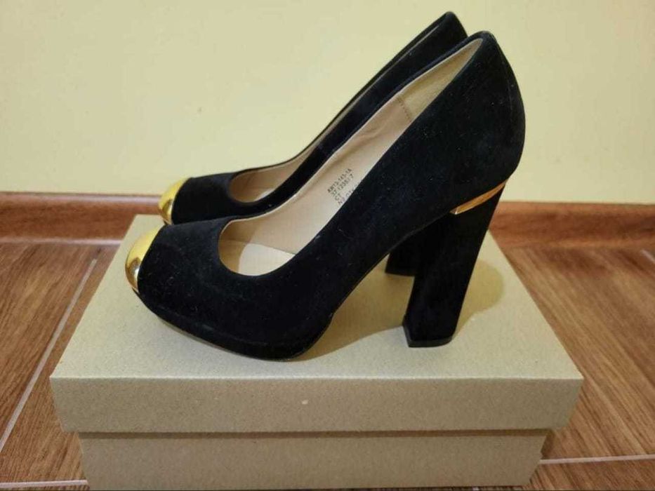 Новые женские замшевые черные туфли