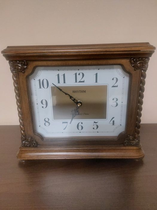Продам часы с шкатулкой