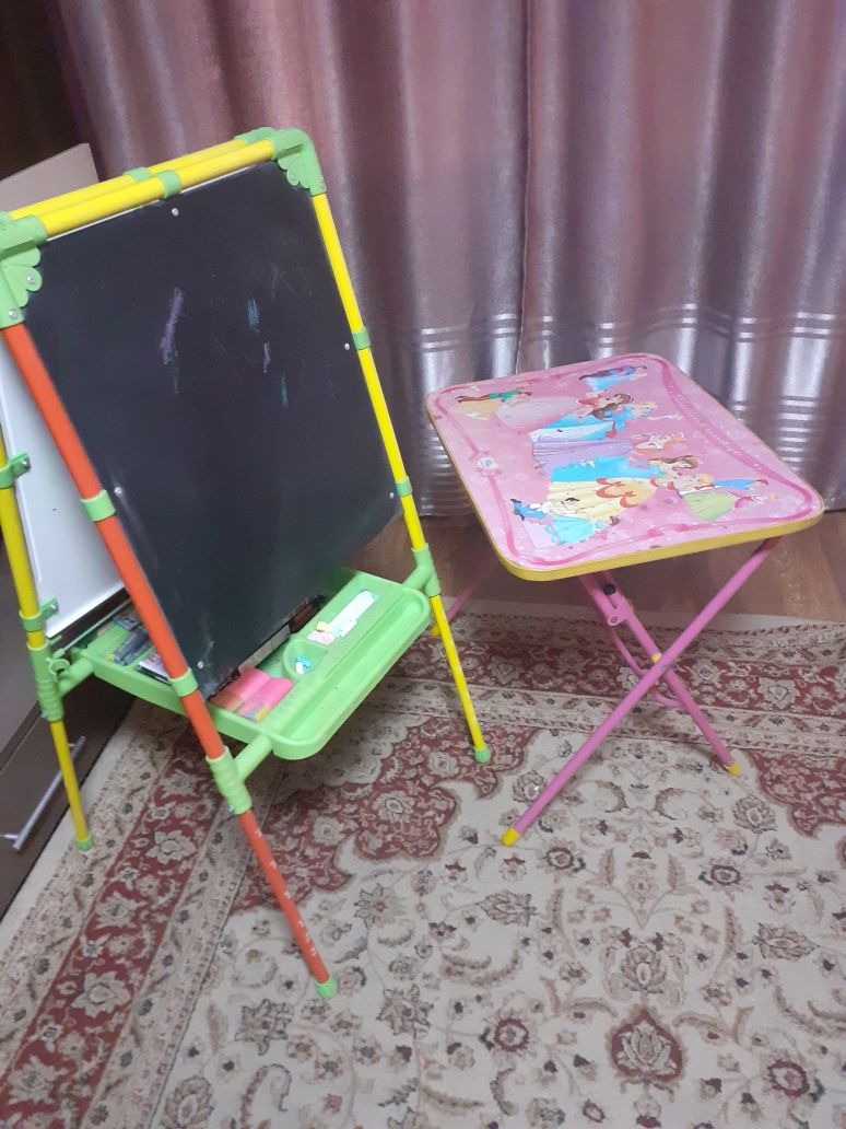 Мальберт и столик