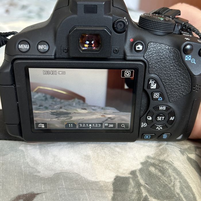 Aparat foto dslr Canon EOS 700D