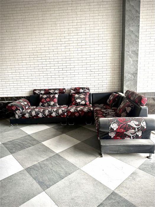 Продаю уголок в идеальном состоянии!