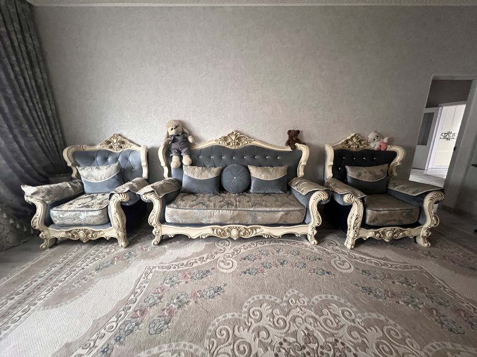 Продается Гостинный диван