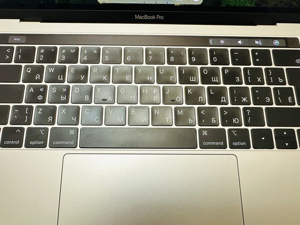 MacBook Pro 13 2019 Core i 5. 8 Gb. Inter Iris Plus Graphics 645