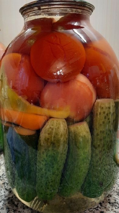 Шикарные Огурцы и Помидоры продам так вкусно что за уши не оттянешь!!!