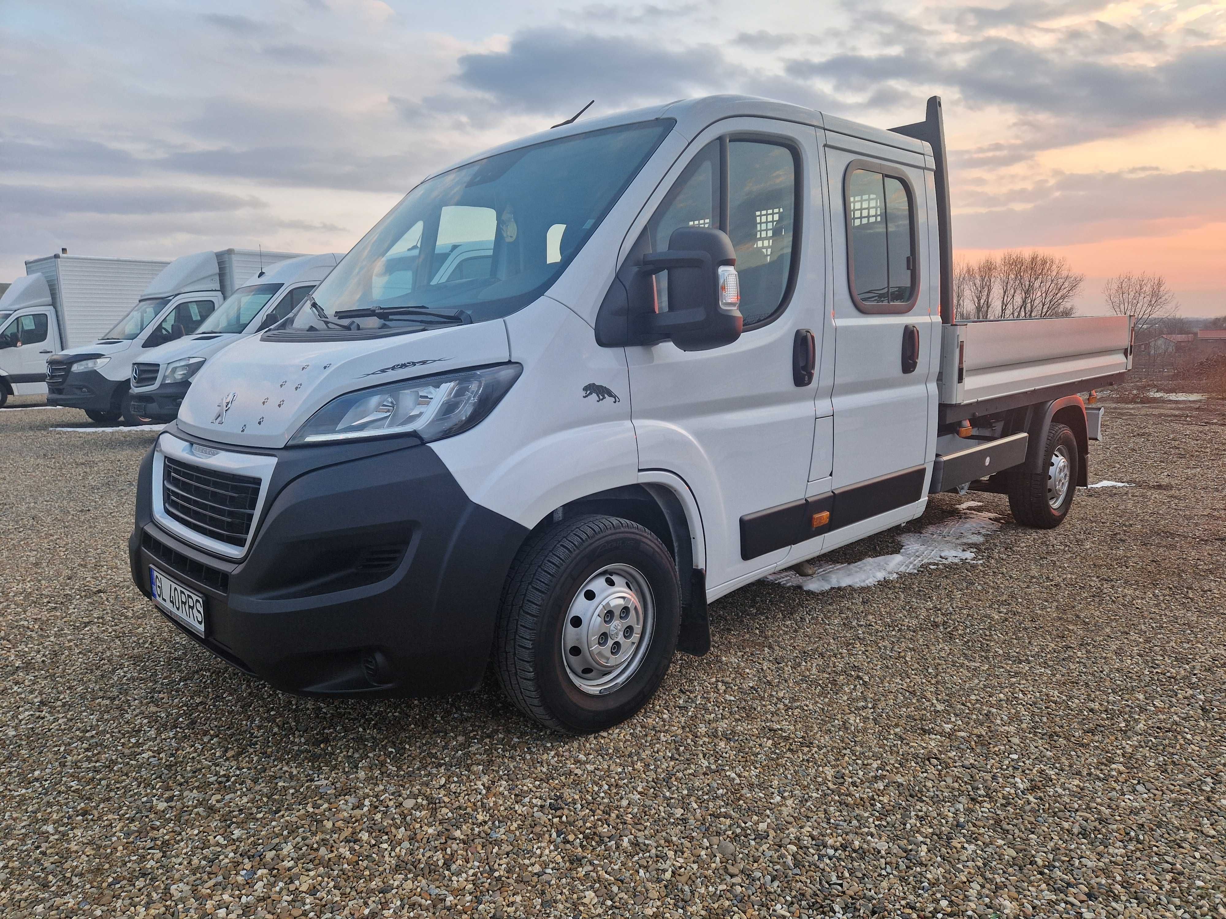 Peugeot Boxer cabină dublă Doka 7 locuri 12/2022
