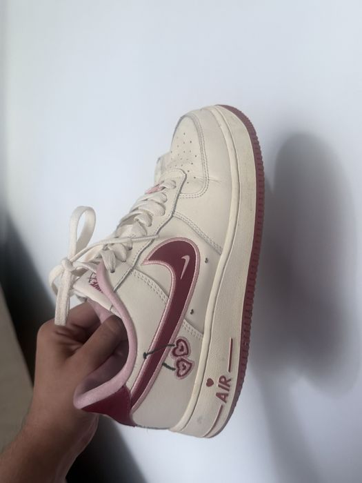 Кроссовки женские