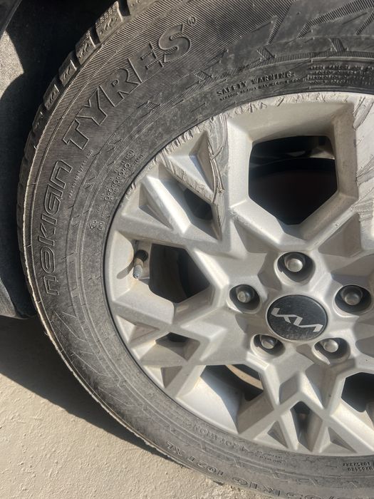 Продам шины 215/65R16