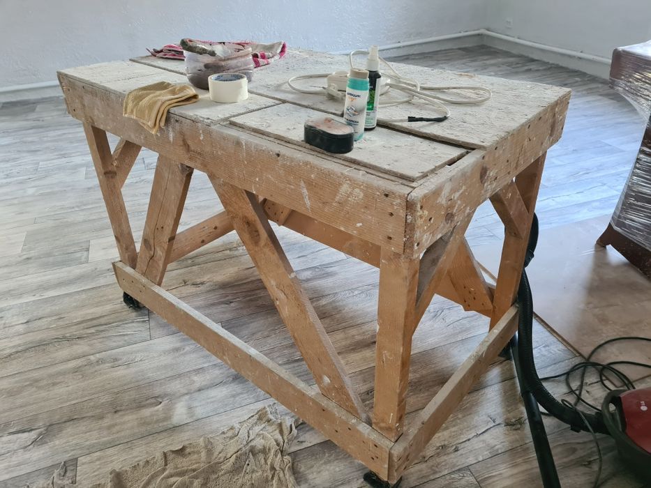 Стол строительный крепкий