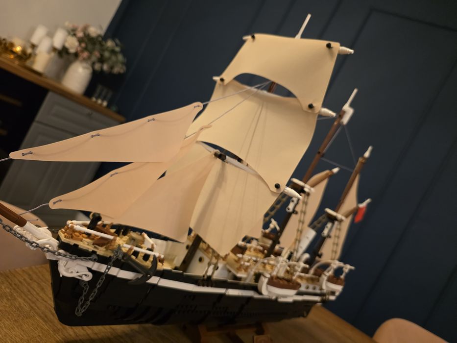 Vând set LEGO® Icons™ The Endurance (10335)