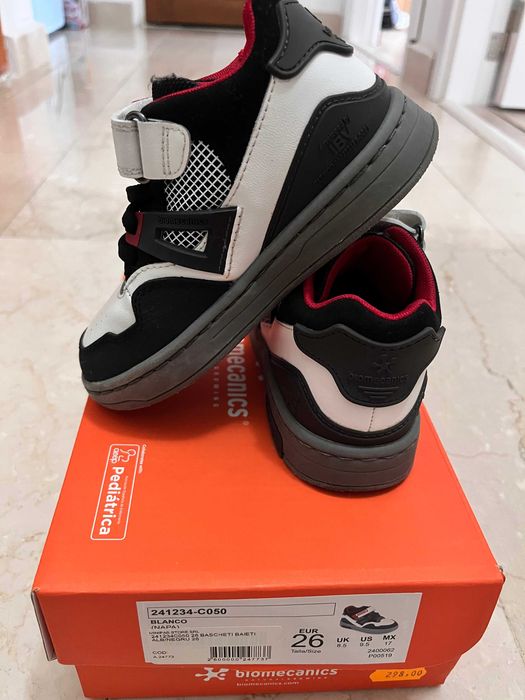 Vând Sneakers Biomecanics, marimea 26, băieți