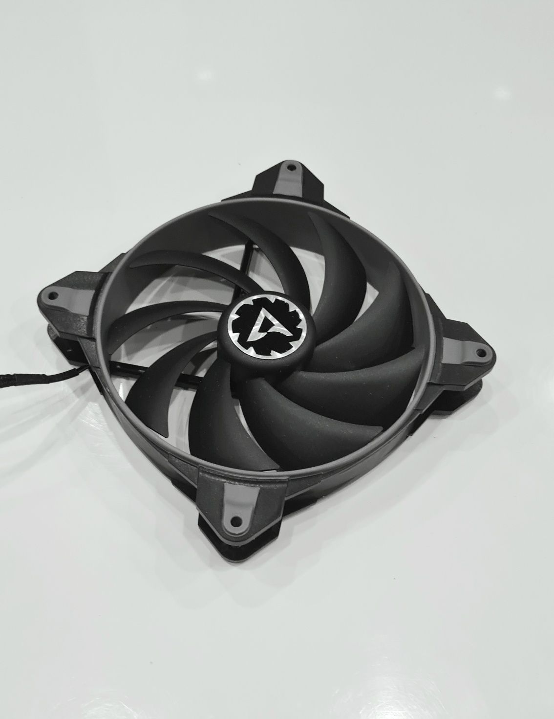 Вентилатори (ThermalTake, Arctic), капак за D5 помпa IceMan