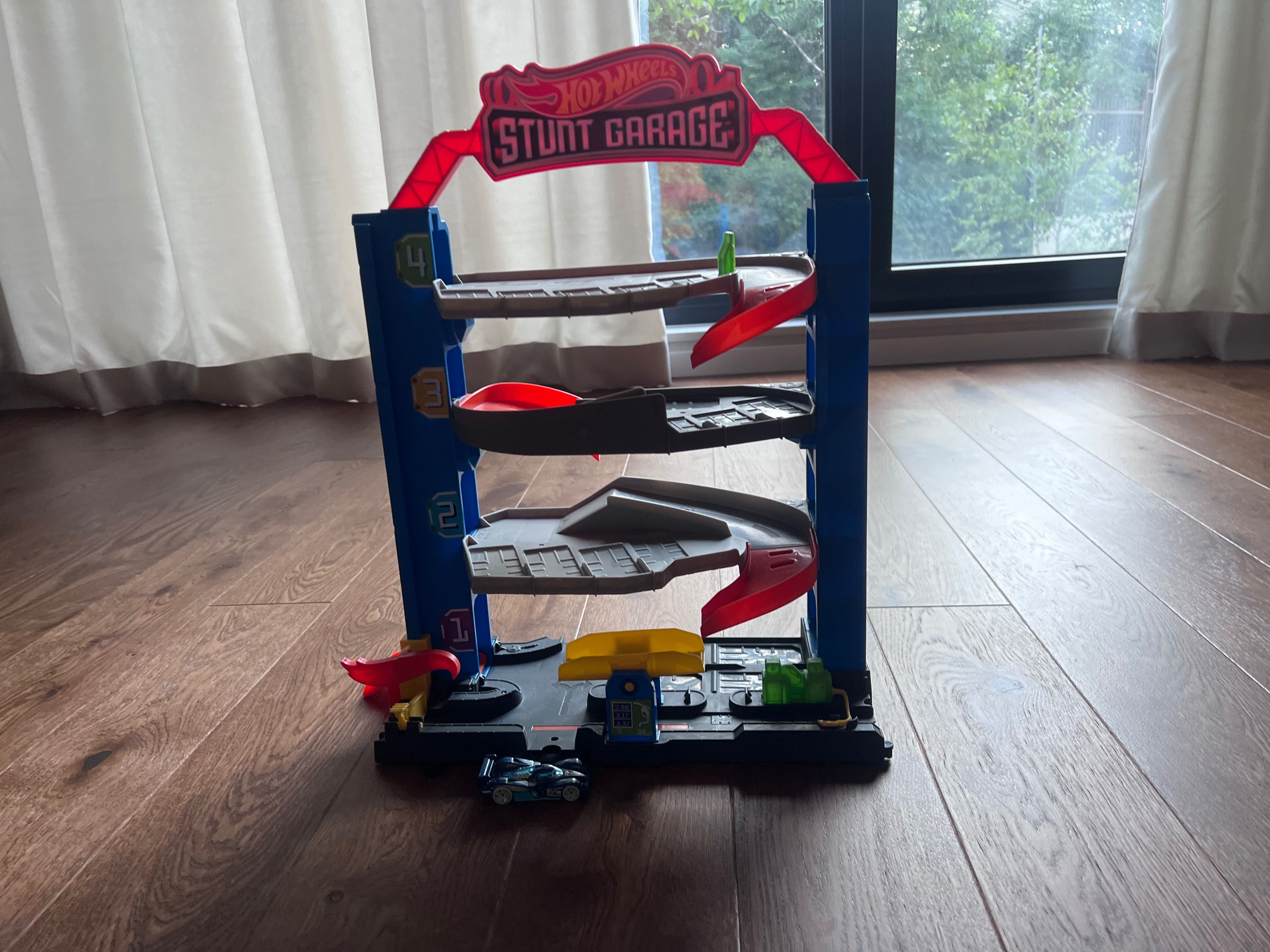 Hot Wheels Hot Wheels Гараж за каскади с количка