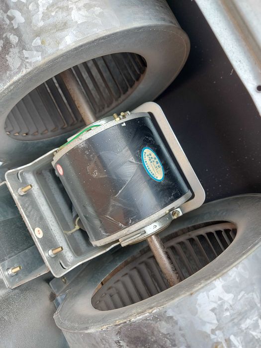 Vand 2 buc ventilatoare ventiloconvectoare cu placile electronice.