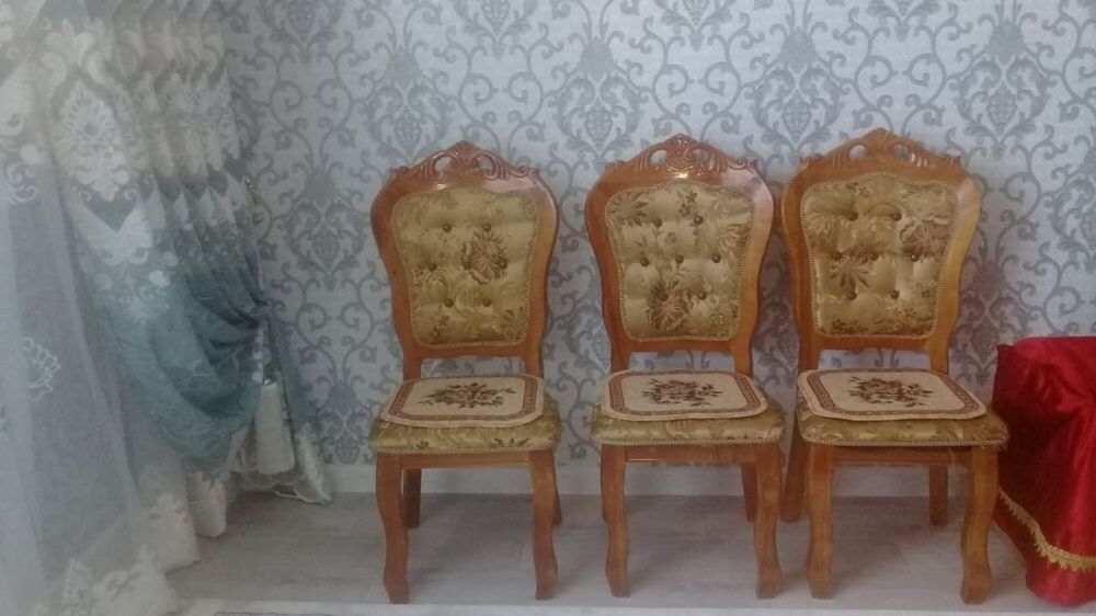 Продам стулья по 10 000 за шт. (10 шт)