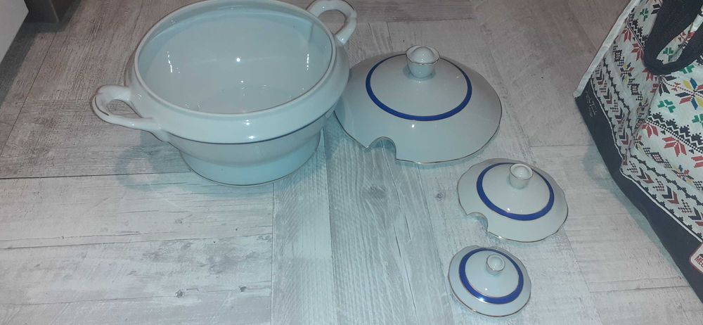 Castron cu capac din portelan, alb