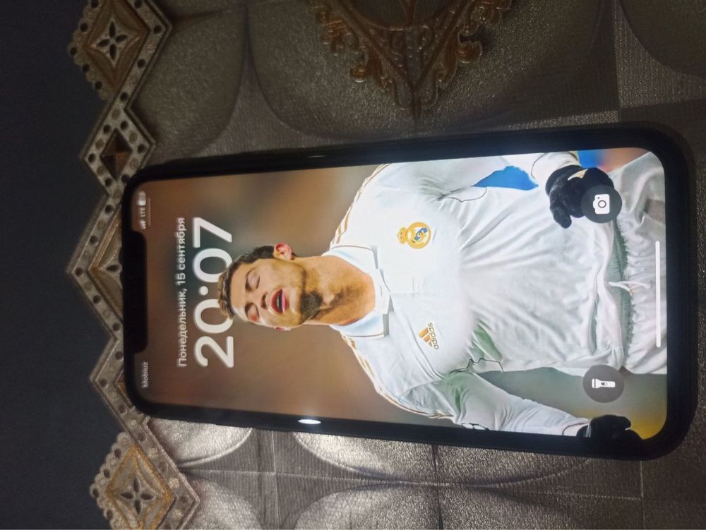 iphone 11  almashgan joyi yoq hammasi iwlidi ideal holatda