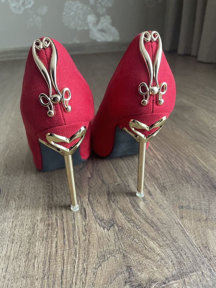 Pantofi eleganti stiletto