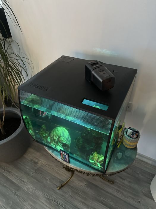 Аквариум Fluval с пълно оборудване