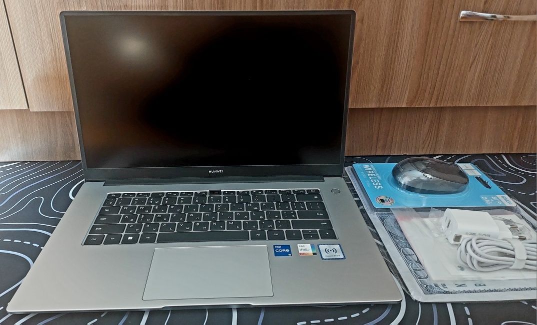Huawei matebook Ультра cor i5 IRIS!