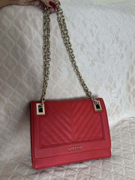 Продавам две чанти Guess