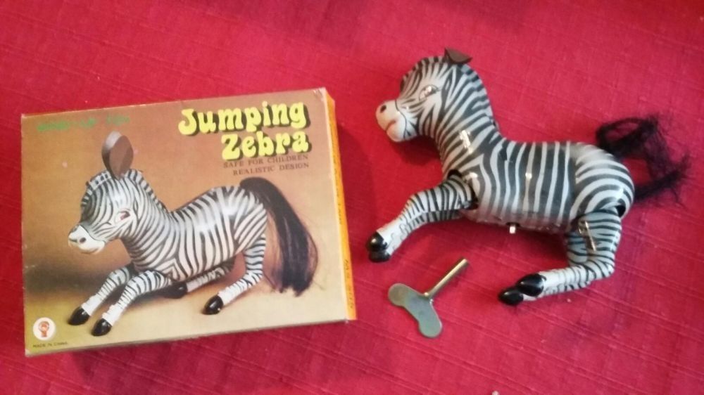 Jucarii vintage '80: fetita cu rotobil,zebra