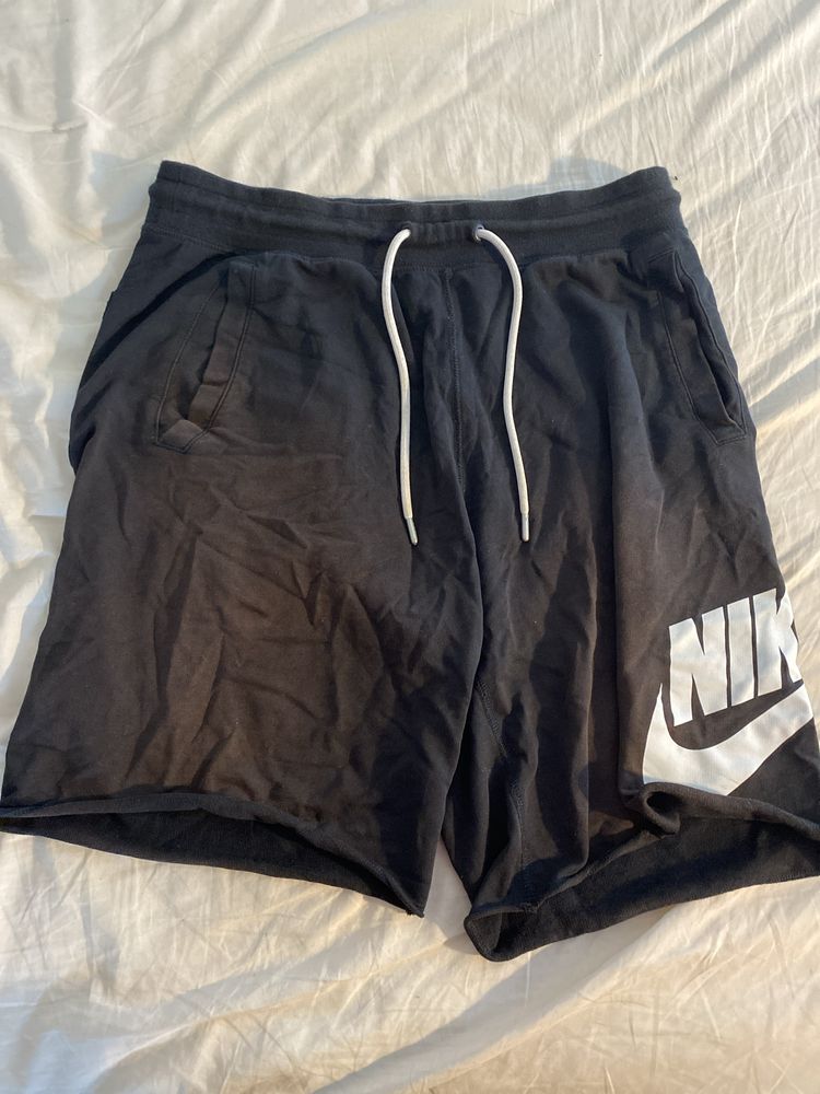 Vand pantaloni Nike/Jordan