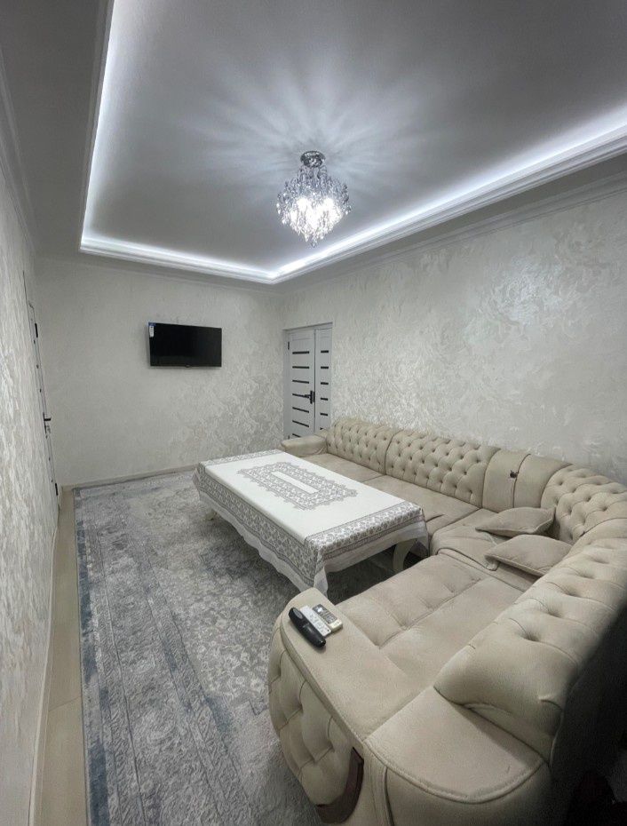 Qoyliq 4massiv 8-metro bekat oldi 1*2/4/5 43m²li shinam uyimz sotiladi