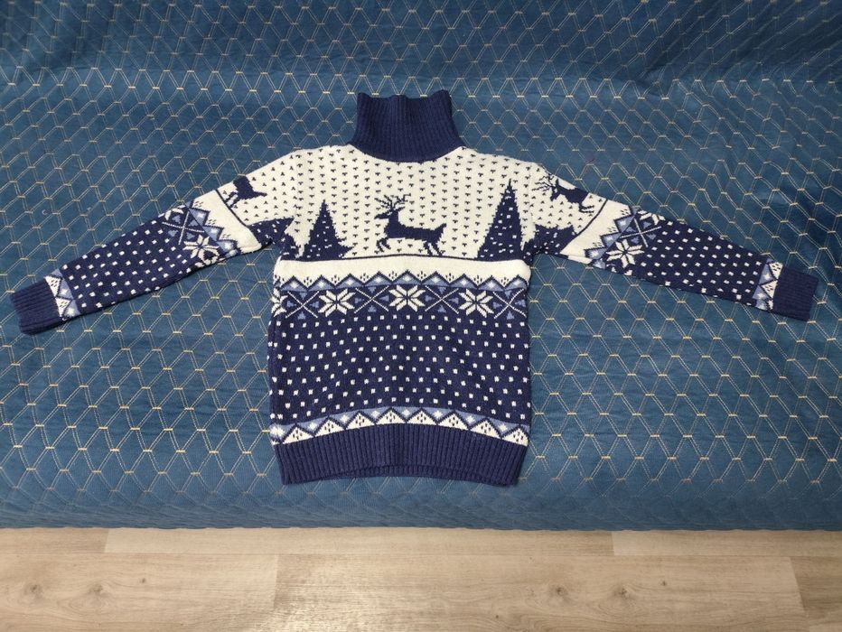 Зимняя одежда на мальчика 10-12 лет (джинсы и кофты)