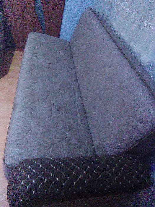 Продам.  диван. Раскладывается.