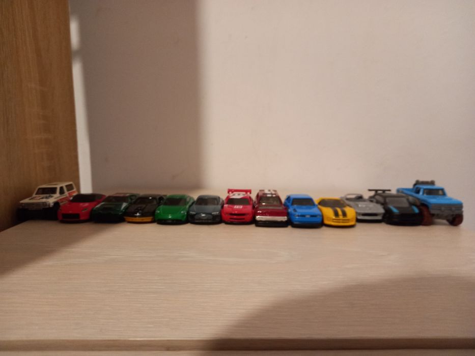 Hot wheels-uri  deschise