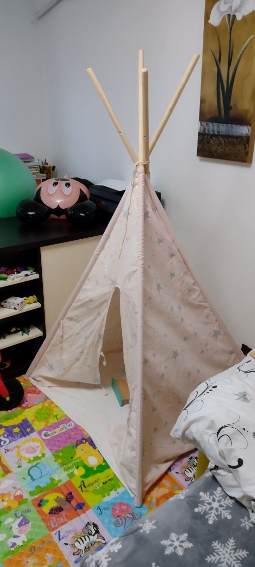 Vând cort Teepee play tent.vârstă 2+. Arata foarte bn.