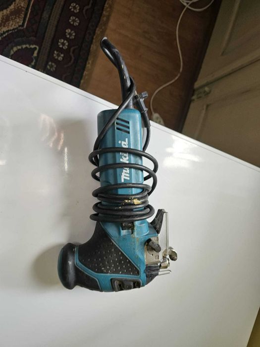 fierastrau pendular Makita