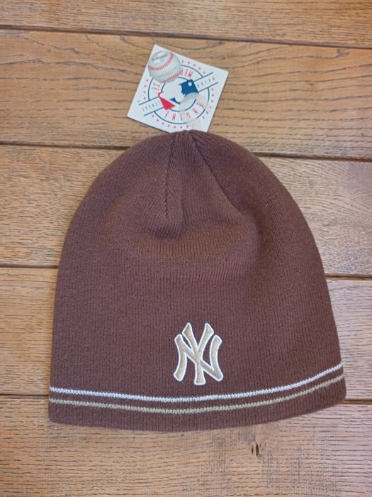 Нова, оригинална шапка с етикет