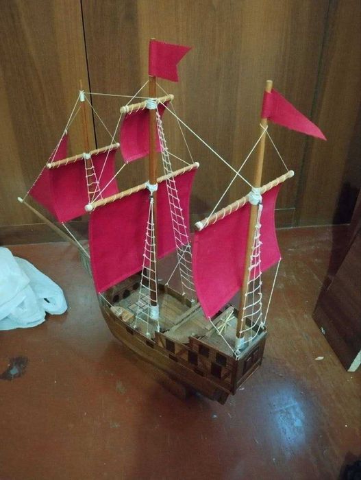 Корабль алые паруса