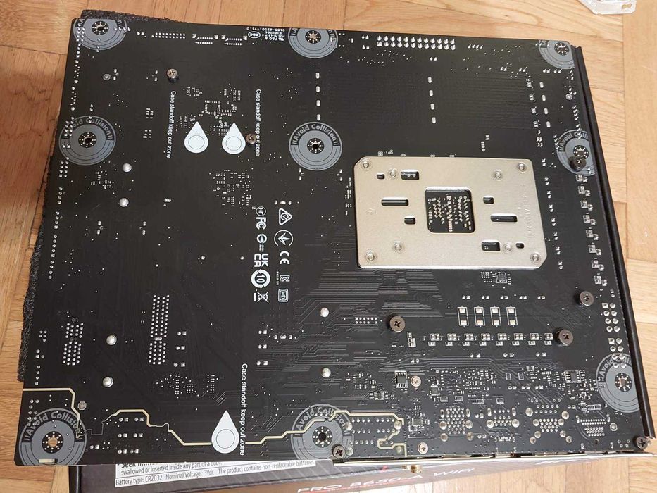 AMD Ryzen 7 9700X + MSI Pro B650-A Wi-Fi