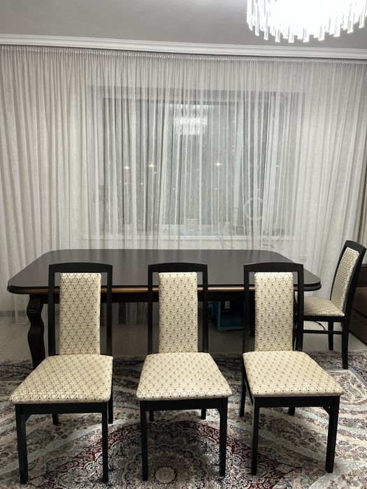 Продам стол с 6 стульями