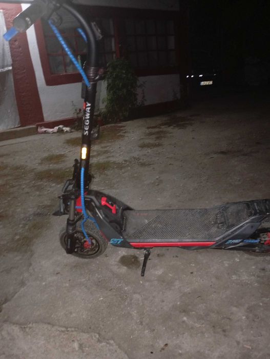 Vând trotineta electrica Ninebot Zt3 pro