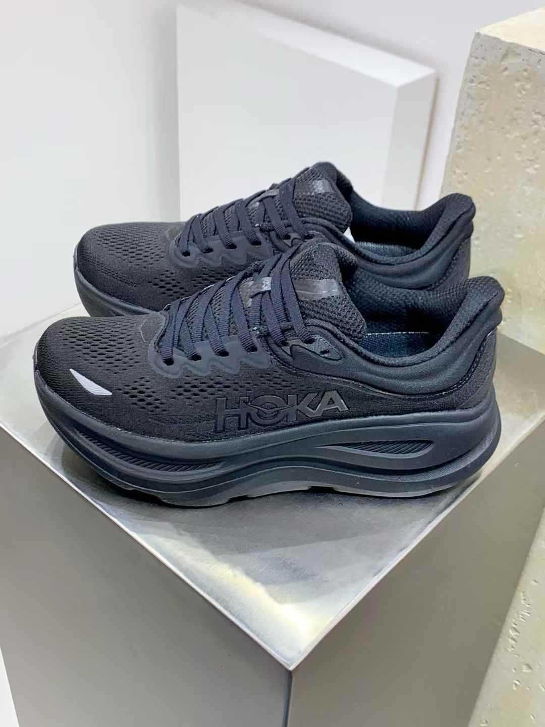 Мъжки маратонки за бягане Hoka Bondi 9  Черни