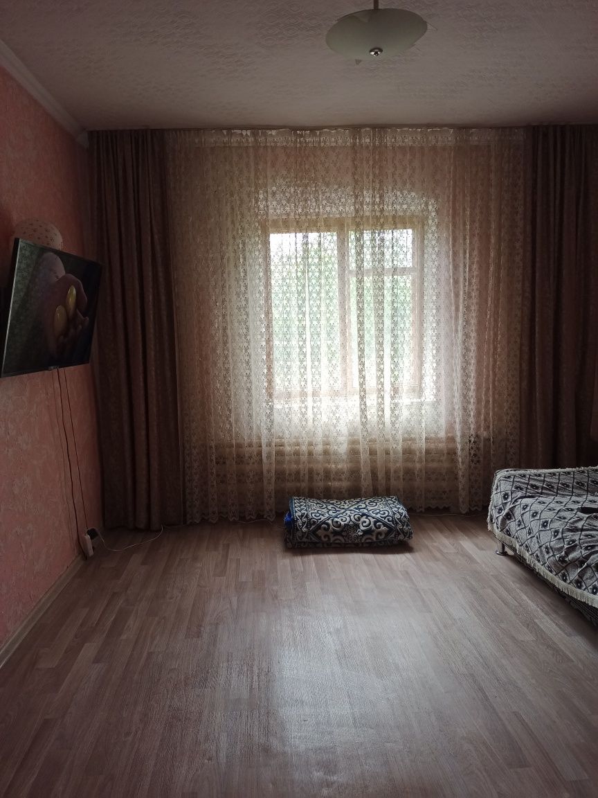Продам трёхкомнатную квартиру барачного типа