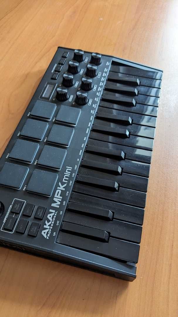 ПРОДАМ Akai Mpk Mini Professional MKIII