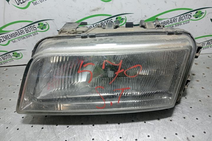 Far stanga ureche rupta Audi A4 B5