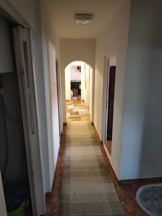 Apartament de vânzare ,4 camere )))          100 mt2. Decomandat !