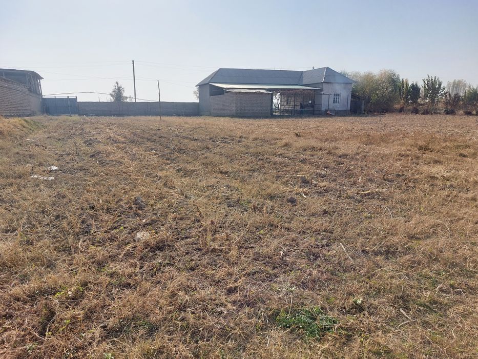 Срочна участка сотилади