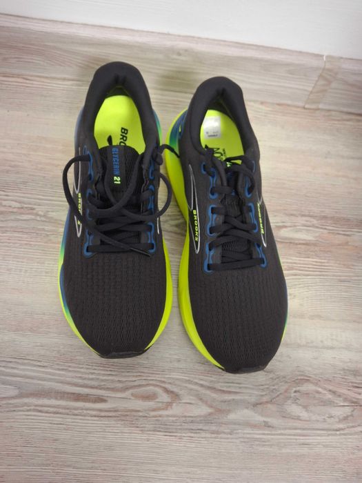 Vând papuci alergare Brooks