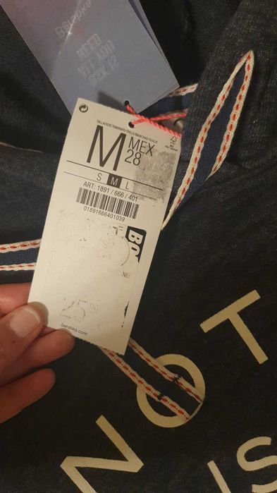 Нов суичър BERSHKA, размер M