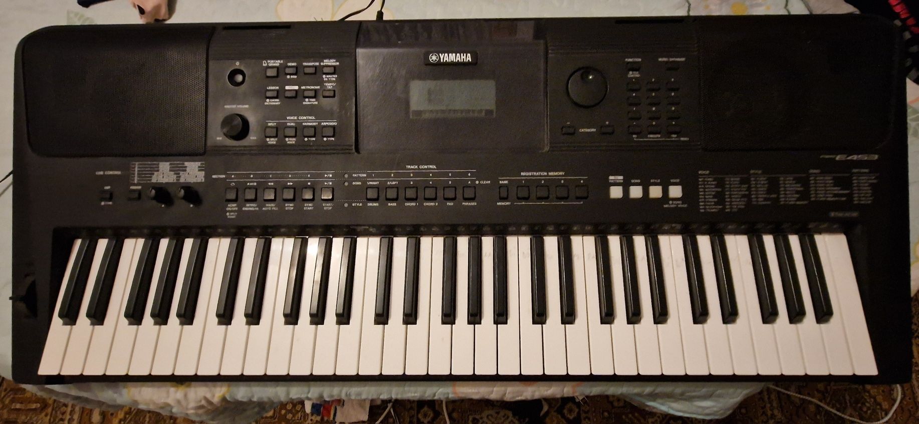 Vând orgă Yamaha PSR-E453