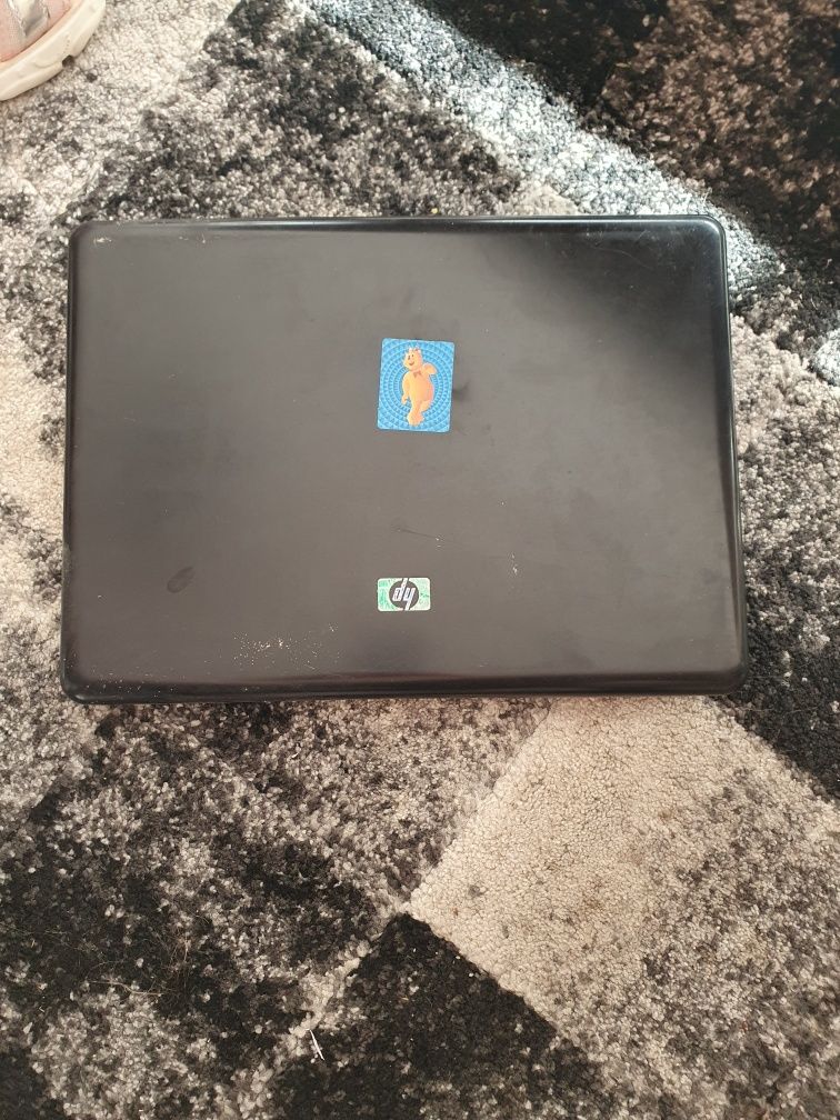 Vând laptop hp negru