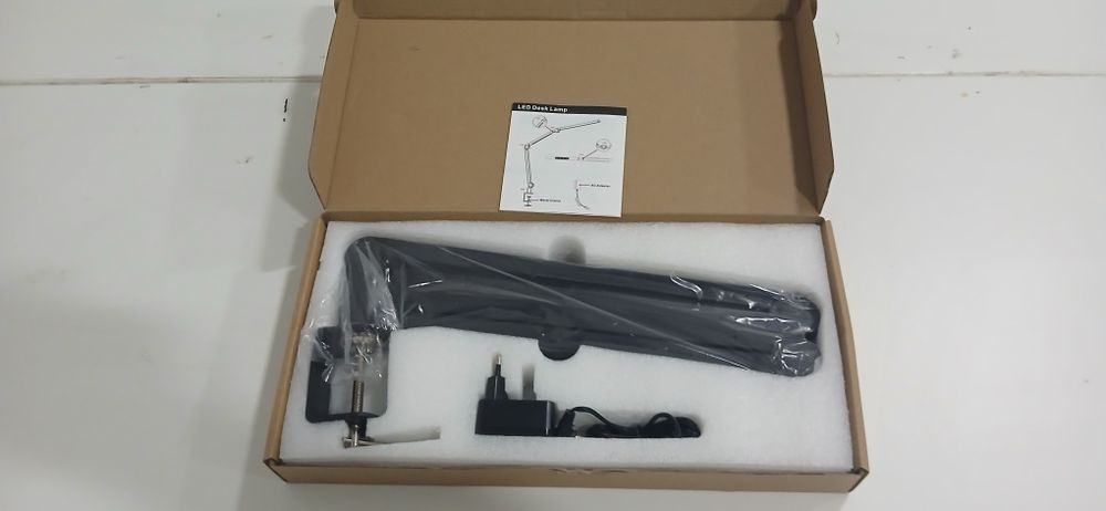 Lampa de birou LED cu 3 surse de lumina