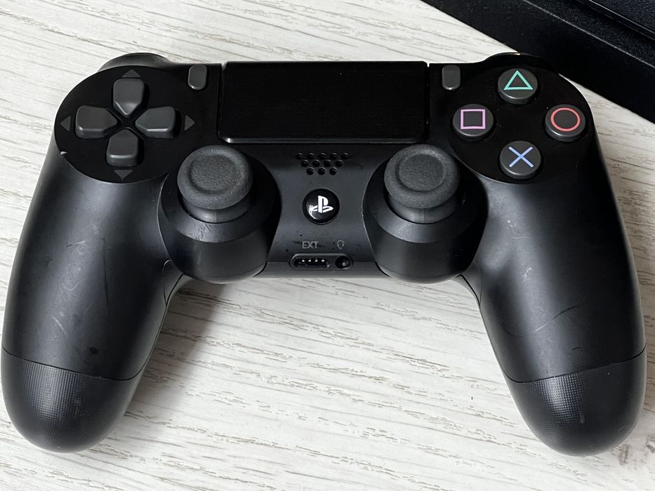 Consola PS4 PRO, 1Tb, Firmware 11.02, controller original